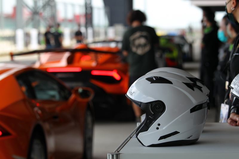 這次在原廠的精心規劃下,能在安全的場地暢快試駕性能超跑已十分滿足