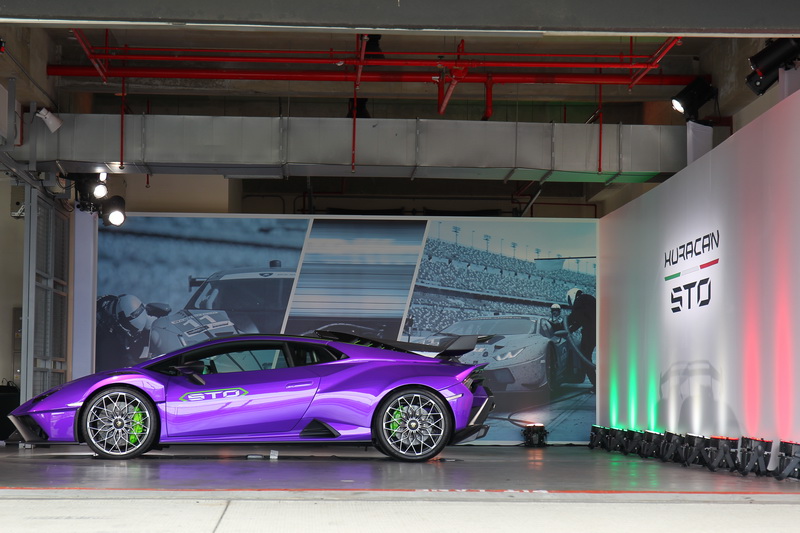 Lamboghini已宣布未來已不再推出純內燃機產品,能夠聽到V10自然進氣引擎的高轉機械交響樂已時日不多了