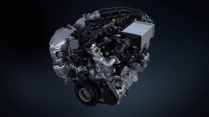 3.3升e-Skyactiv D直六柴油引擎採用DCPCI分配控制部分預混合壓縮點火技術,提供200hp(後驅)與254hp(四輪)兩種動力。