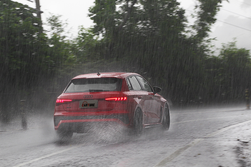 運動化電子懸吊與RS專屬後軸扭力分配,造就RS 3 Sportback精湛出色的操控身手。