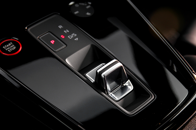 線傳式排檔雖具有科技與節省空間優勢,但就少了些性能氣息。