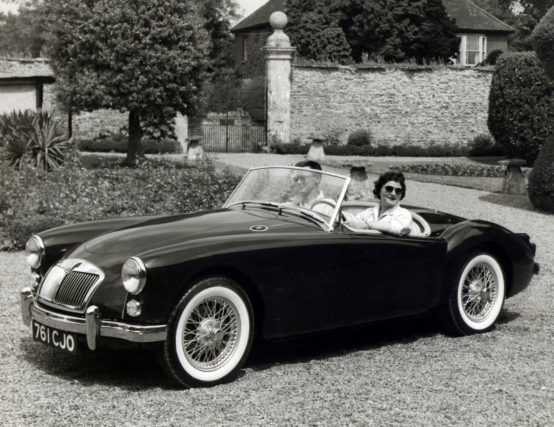 1955年推出的MGA,於全球引起一陣英式Roadster狂潮。