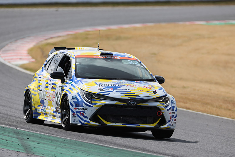 COROLLA H2 CONCEPT是一款 使用氫燃料賽車,搭載一具修改自GR YARIS的G16E-GTS 1.6L三缸渦輪增壓氫 能源引擎。