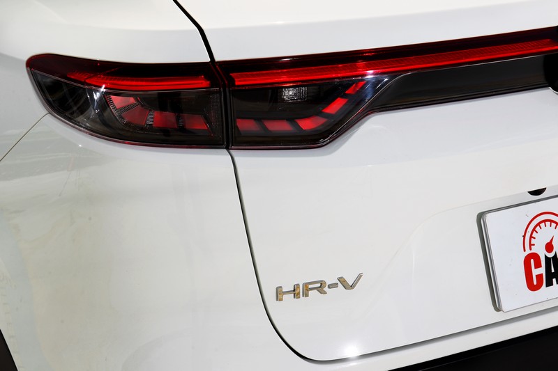 尾燈亦以全LED呈現,並利用橫亙設計手法打造大氣視覺感受。