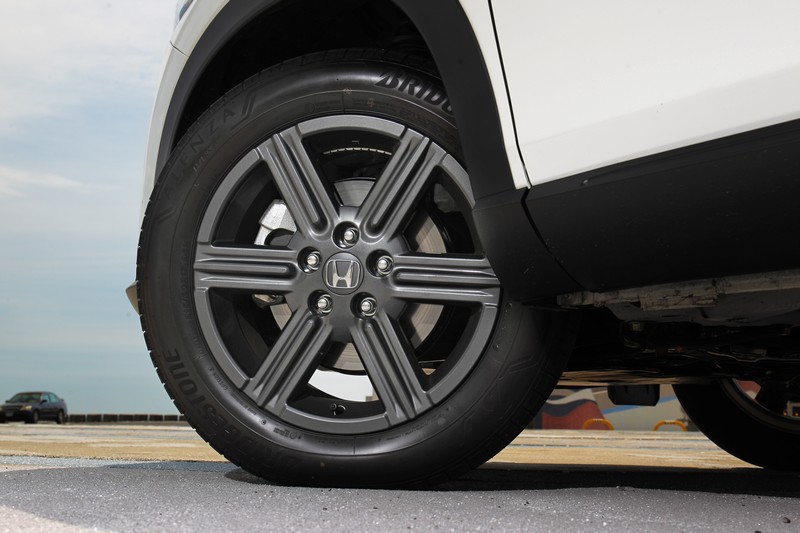 在圓融協調的底盤與懸吊設定下,全新HONDA HR-V同時兼顧了俐落操控與優異舒適性。