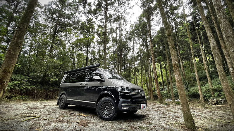 不只愛探秘境,Jeffrey也正規劃著裝備拖車好拉著老山車悠遊山林 。(Jeffrey提供)