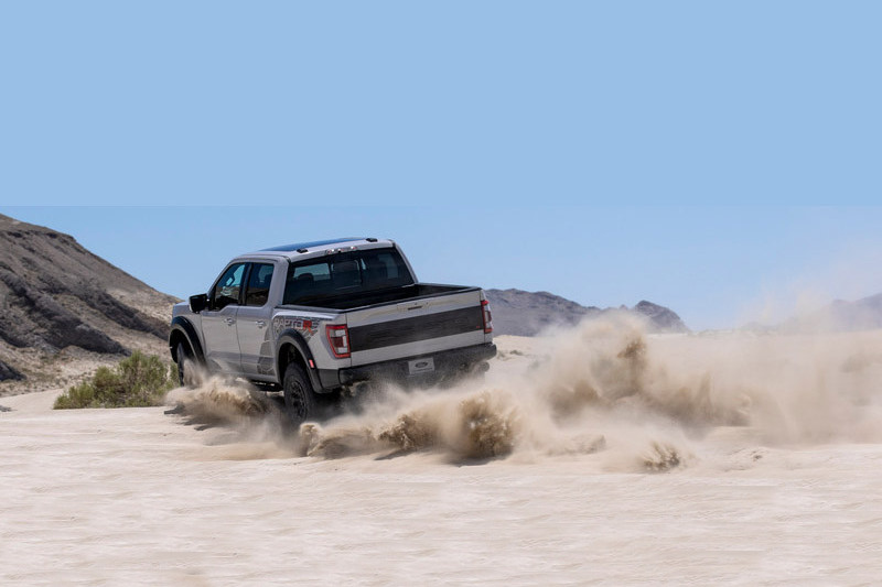 700hp馬力、330mm離地高度、可變閥門排氣系統，讓F-150 Raptor R不論加速或越野都有高水準表現。