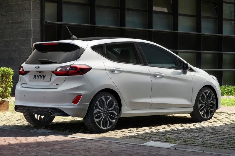 因交車期過久,歐洲Ford暫停Focus與Fiesta接單。