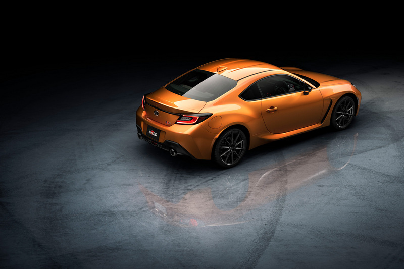 GR86 10週年特仕車外觀採用火焰橘車色。