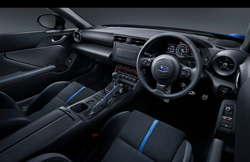 座椅、方向盤、排檔與手煞車採用藍色縫線。