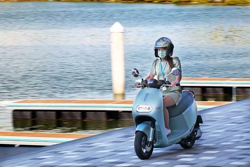 低速起步加速力道平緩,女性騎士不用擔心會暴衝。