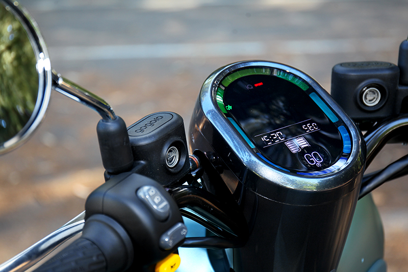 儀表沒有華麗介面,但卻提供騎乘所需資訊。