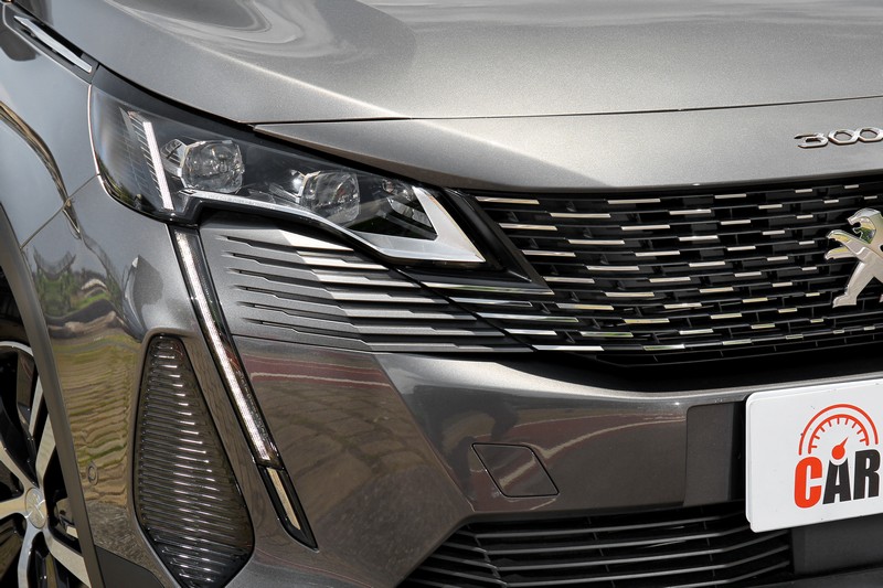 PEUGEOT 3008雄獅般仿生設計元素,更擁有大貓般不怒而威的瀟灑氣勢。
