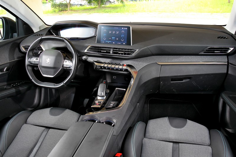 PEUGEOT i-Cockpit直覺式駕駛座艙,兼具科技感與高質感。