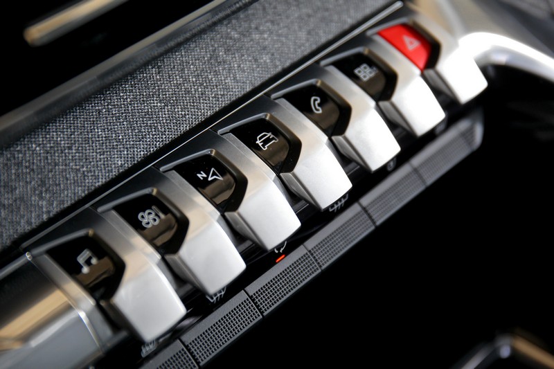 極度美型的設計配上細膩講究的作工與用料,為乘員帶來無與倫比的美感經驗。