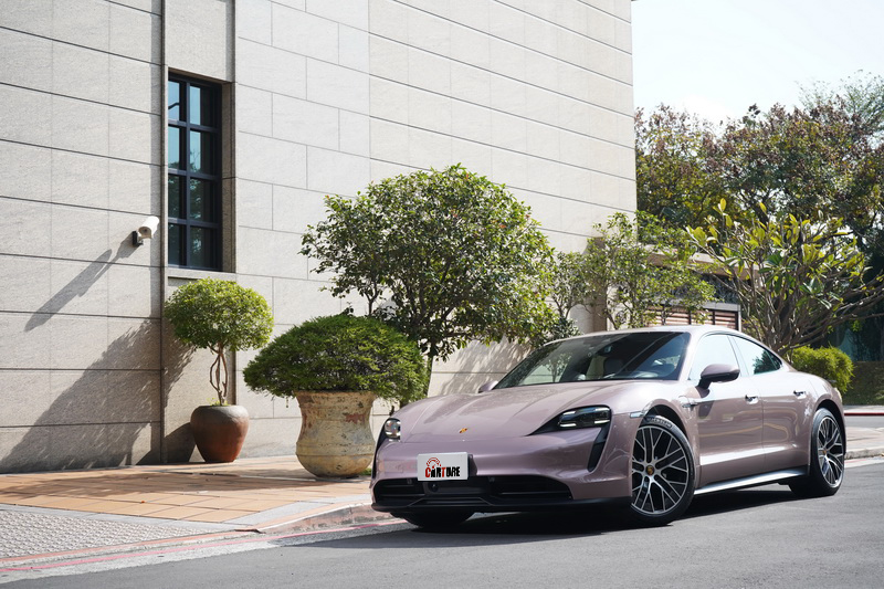 Porsche Taycan在電動車銷售排行榜長期中處於前三名位置,它可是一輛身價至少380萬起的純電跑車!