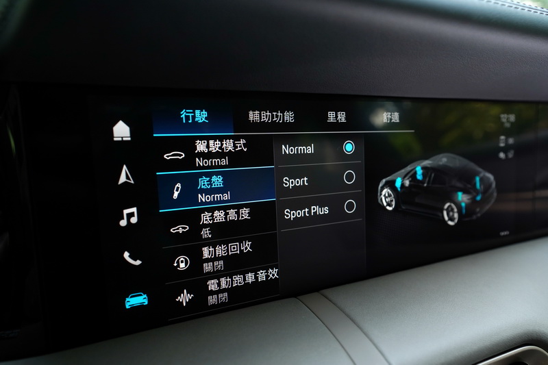 駕駛可在中控螢幕上自行調配不同的駕駛模式、底盤軟硬度及底盤高度