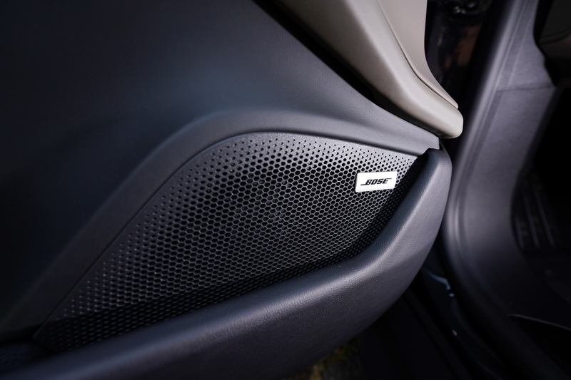 試駕車選配有BOSE音響系統,在寧靜的車艙中聽著高品質音樂是開車的一大享受