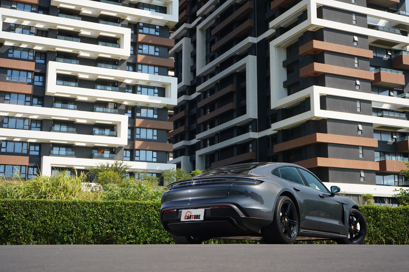 雖然Taycan GTS要價近600萬卻擁有千萬超跑的性能表現,對許多買家而言已相當超值!