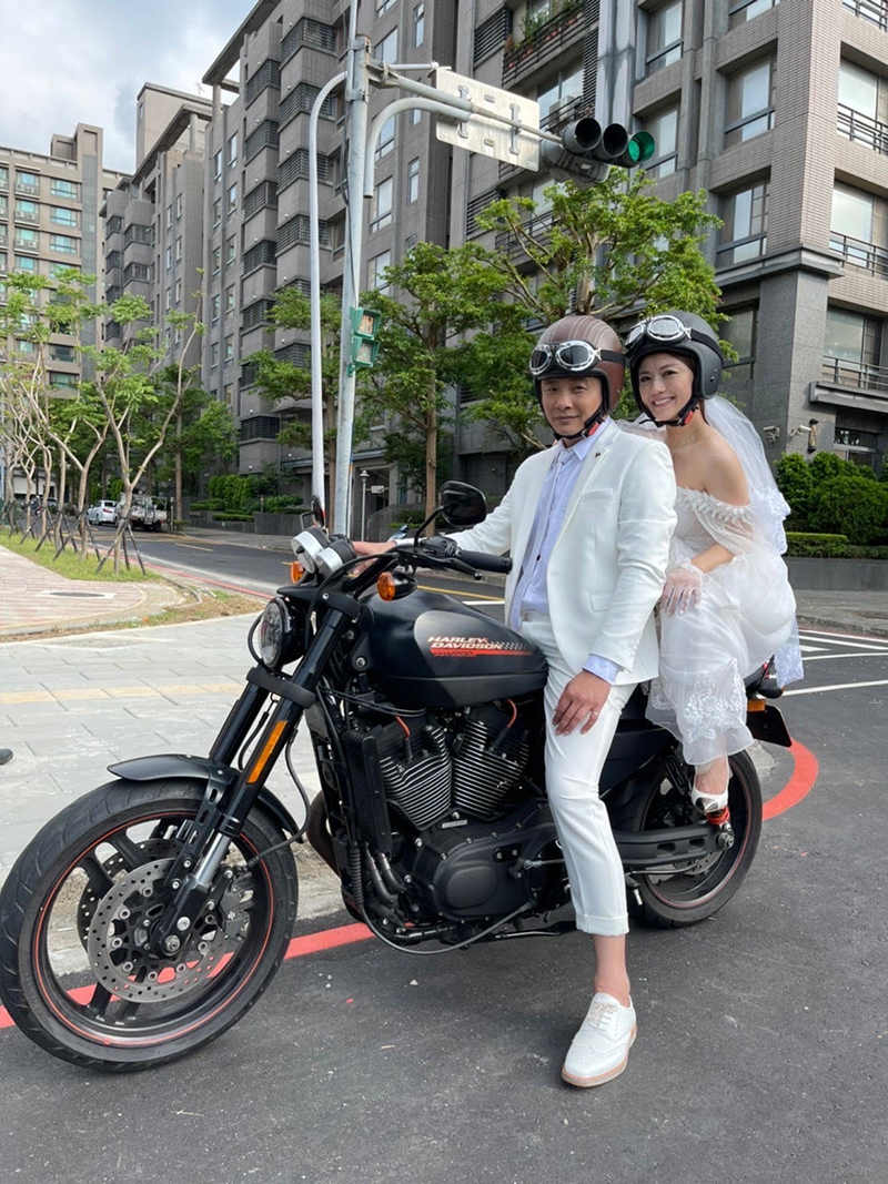 【車勢星聞】蔡佳麟、苗真《黃金歲月》上演追夢人騎重機私奔超浪漫。(圖:民視提供)