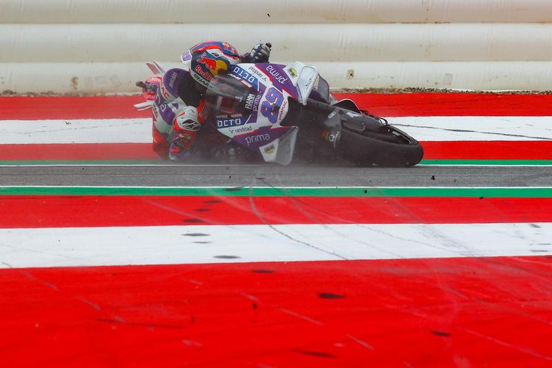 Martin在最後一圈對Miller進行超越,但不料隨即就轉倒,不過好在有馬上回到場上,只是成績僅能以第10名作收。