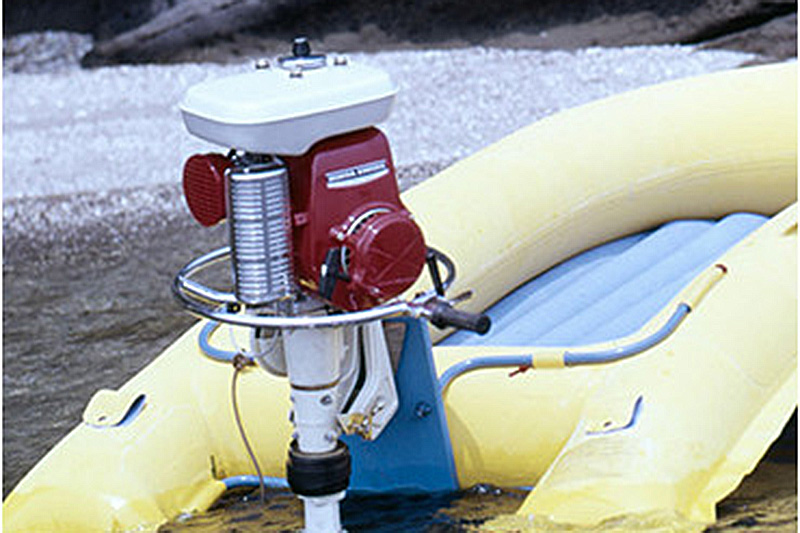 Honda於1964年所推出的首款四行程船外機GB30。