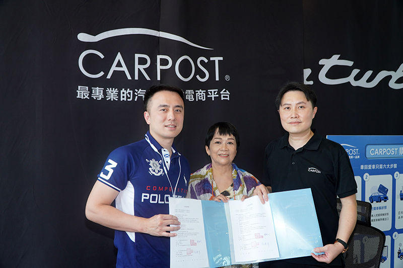 雲豹能源發言人張建偉Johnny在GDDA全球數位產業聯盟協進會邱月香理事長見證下簽約策略投資入股CARPOST車博資訊。