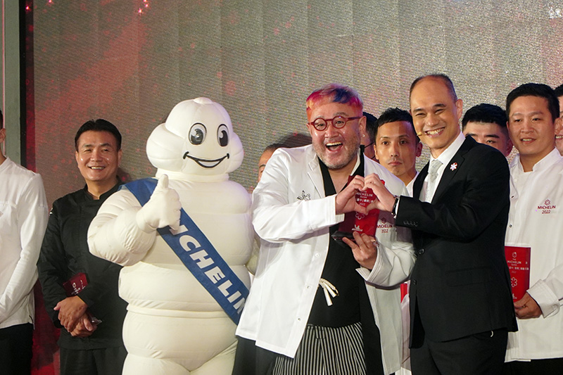 壽司芳是大版本店海外第三間分店,由來台多年的橋本主廚主理,結合奢華食材與西式烹調手法,創作出充滿驚喜的壽司與套餐