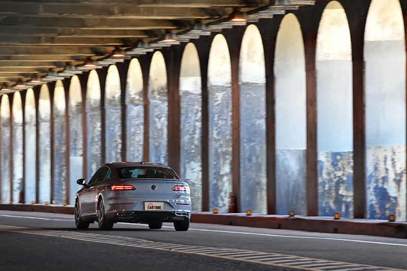 只要切至運動模下Arteon 430 TSI所有反應都會變的積極,就連懸吊回饋也會更加硬朗。