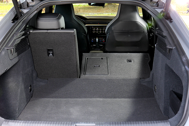 行李廂擁有563～1,557公升置物容積。