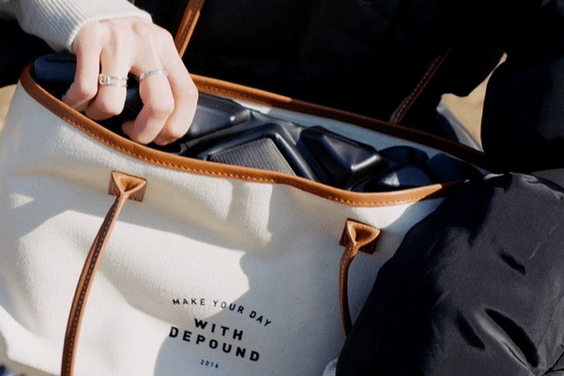 Raba Helmet可攤平折疊放置包包內。