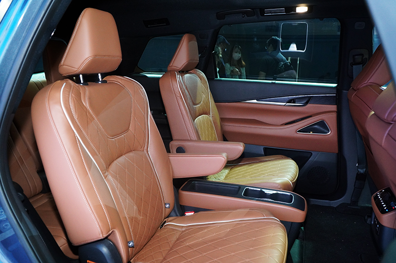 QX60首次導入象徵品牌工藝結晶的Autograph極致六人座套件,選配價為20萬,而棕色內裝也須另加價3萬選配。