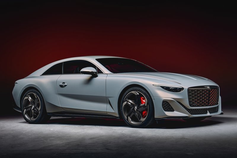 Bentley於圓石灘車展帶來限量18輛的Mulliner Batur。