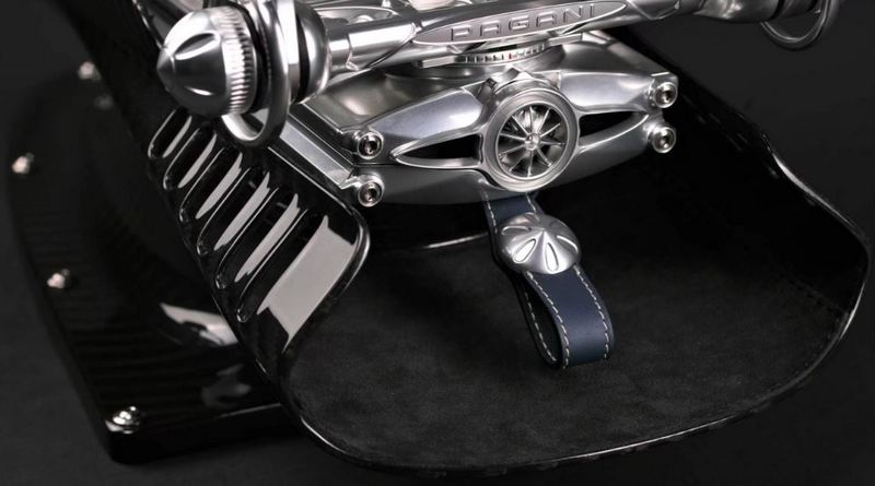 底座採用碳纖維、鋁和 Alcantara製成。