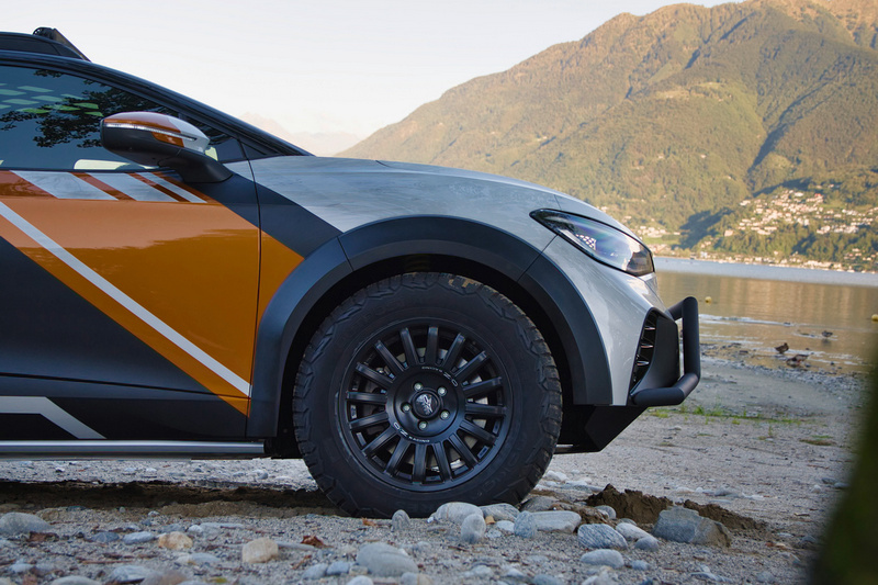 配備18吋越野輪胎。