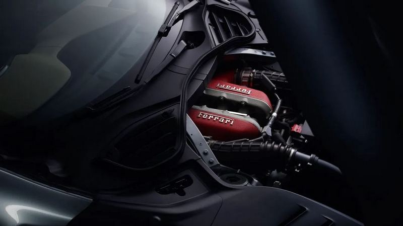 6.5升V12自然進氣引擎，提供725hp最大馬力與73kgm扭力峰值。