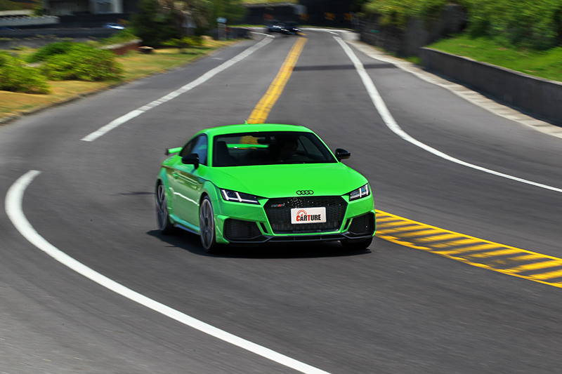 在強大動力助益下,無需深踩就已釋放讓人開心的推力。