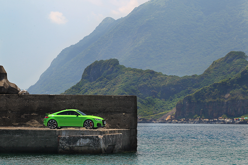 不一定要激烈操駕,靜靜看著它也很美好。