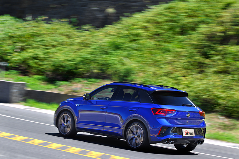 我想多數T-Roc R車主一個人開車時會選擇賽車模式好好操駕一番。