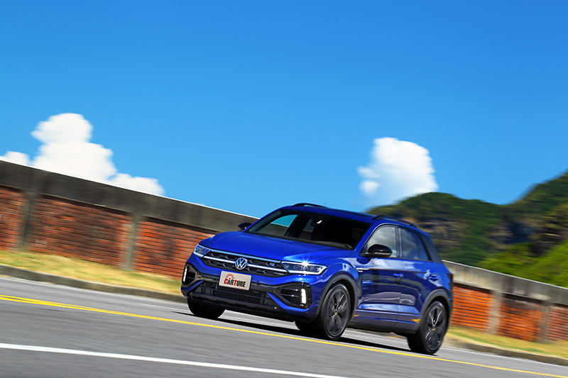 只要選擇舒適或一般模式就能變回適合一家人的休旅車。