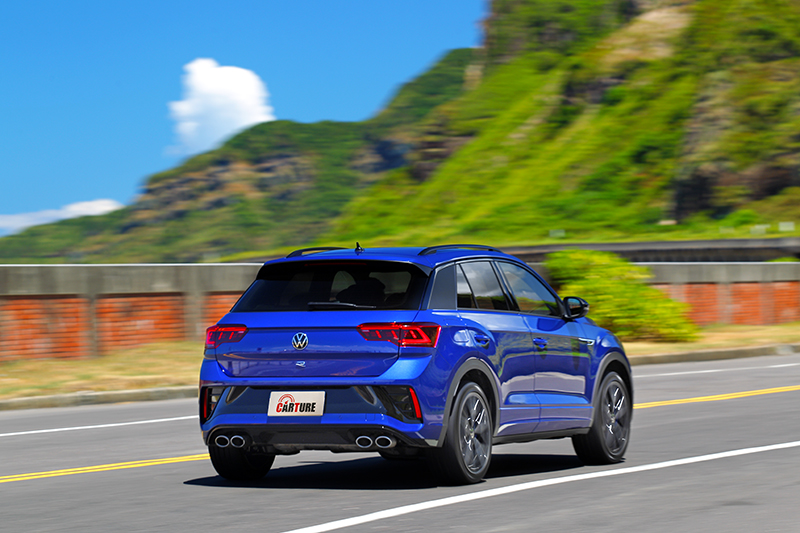 俐落身手加上DCC主動式底盤控制系統,T-Roc R在彎中帶來接近鋼砲感受。