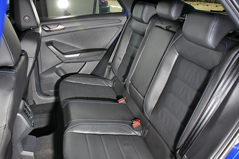 2,594mm軸距提供有餘裕的乘坐空間。