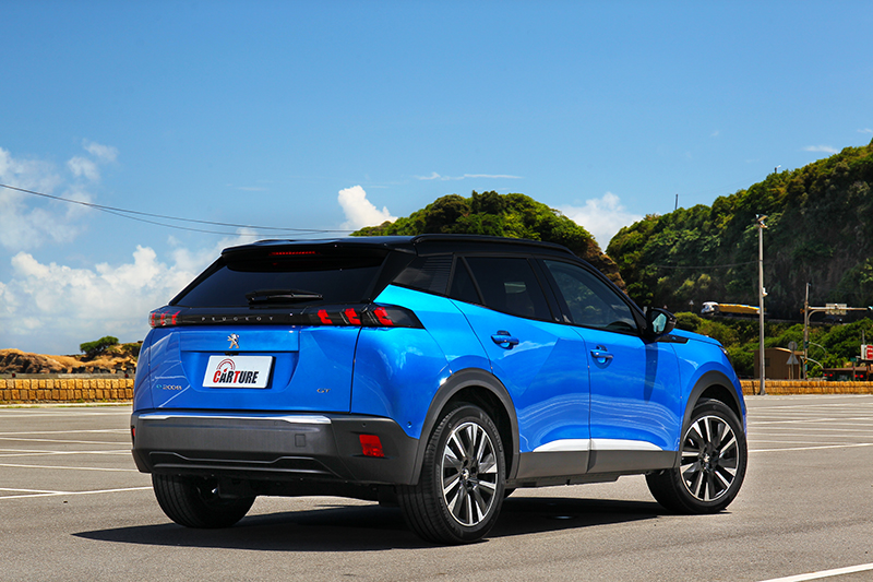 與油車同樣採用CMP模組化平台打造而非專為電車開發的全新底盤架構