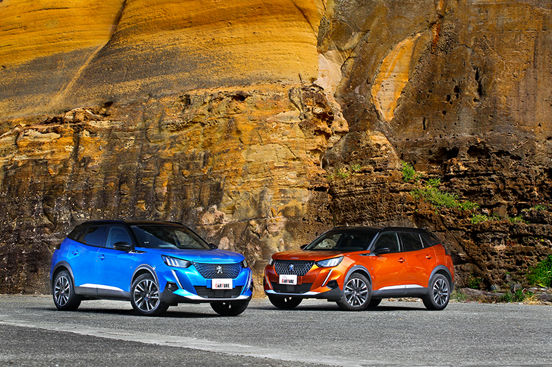 從外觀上e-2008與純燃油的2008相比幾乎同是一個模子刻出來