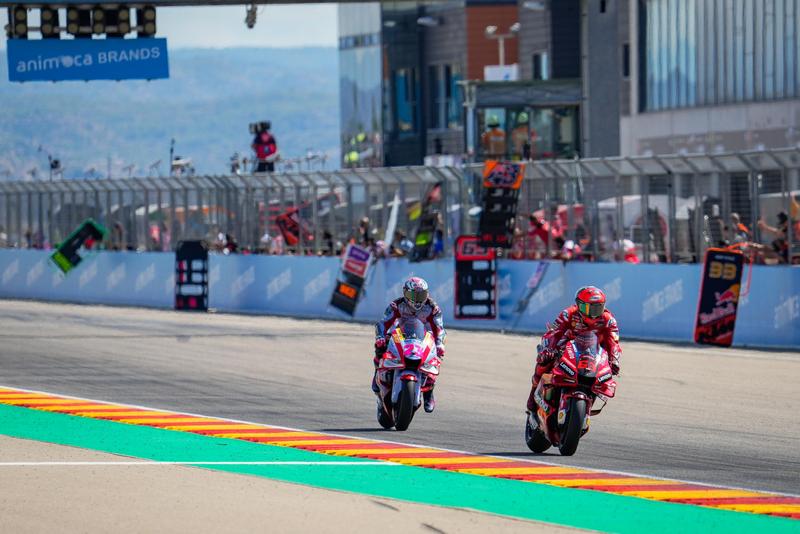 Bagnaia領先全場但最後一圈被Bastianini超越。