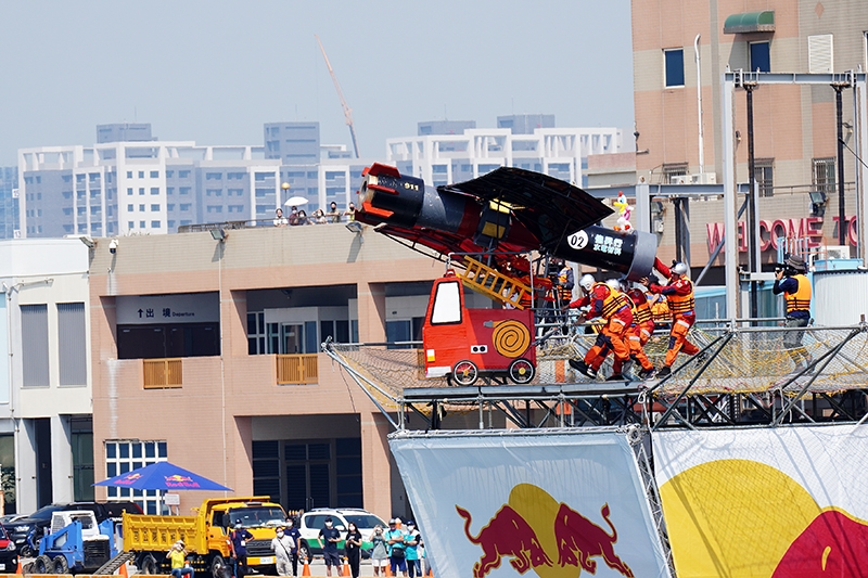 飛行日人氣王第二名：一生消防的好大一支飛天渦輪。