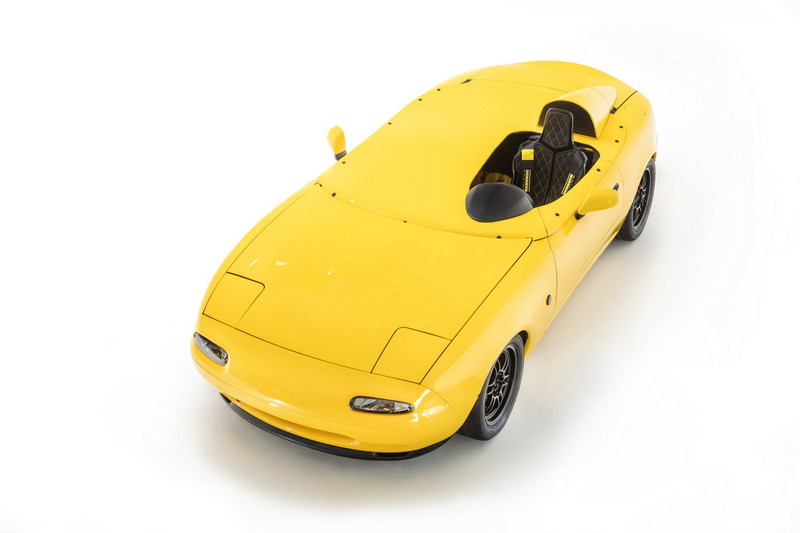 MX-5 NM Concept沒有擋風玻璃與車頂。