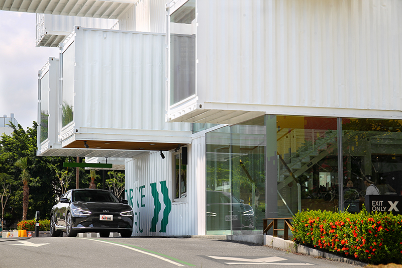 都經過當然要來星巴克洄瀾門市拍照留念。