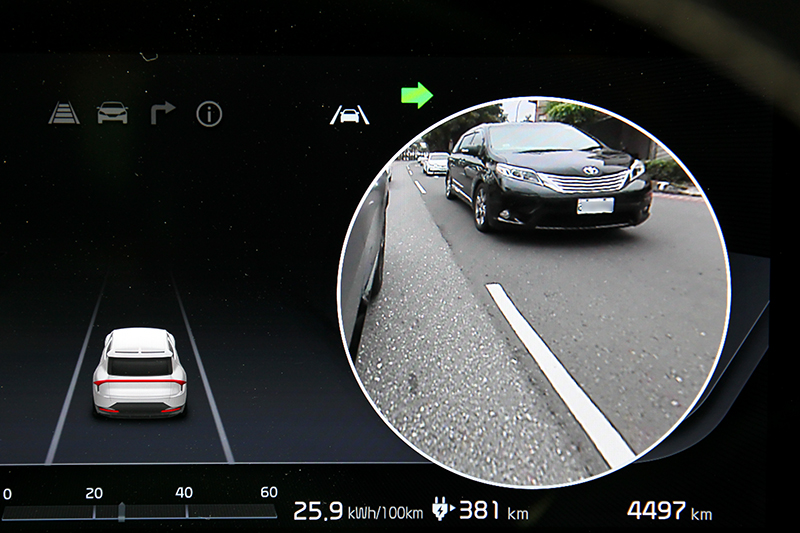 盲區影像輔助、Apple Carplay/Android Auto連接給予安全與便利性。