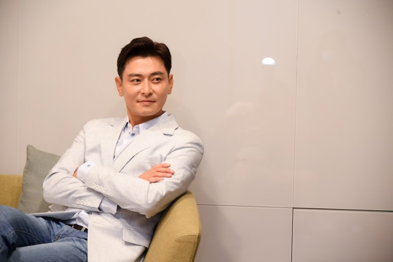 【車勢星聞】陳冠霖開車載女明星出外景,導播:「你怎麼消失這麼久?」 。(圖:三立提供)